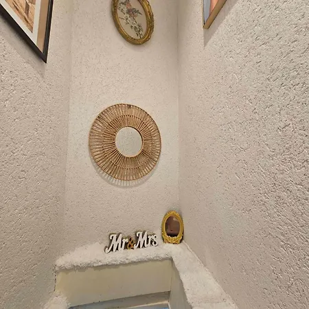 Biscuit Cosy Mini House In Old Town Апартамент *