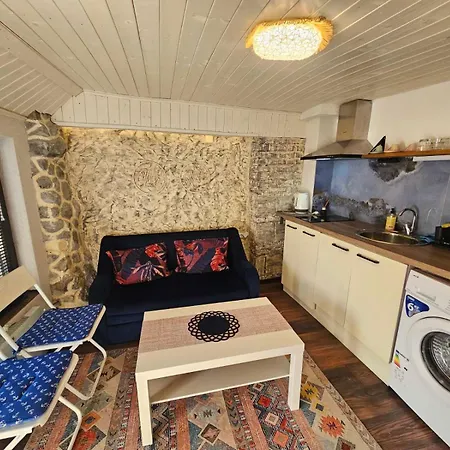 Апартамент Biscuit Cosy Mini House In Old Town