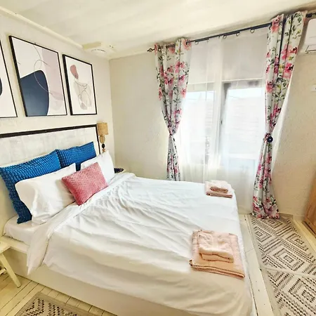 Biscuit Cosy Mini House In Old Town Appartement